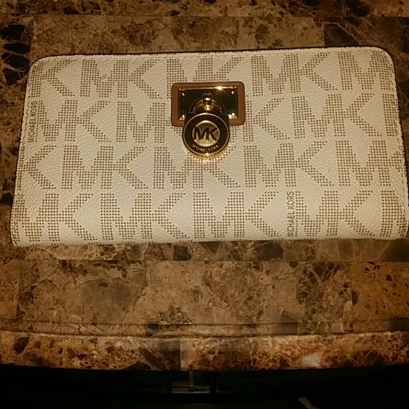 Michael kors wallet