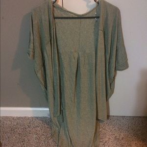 Green kimono type cardigan