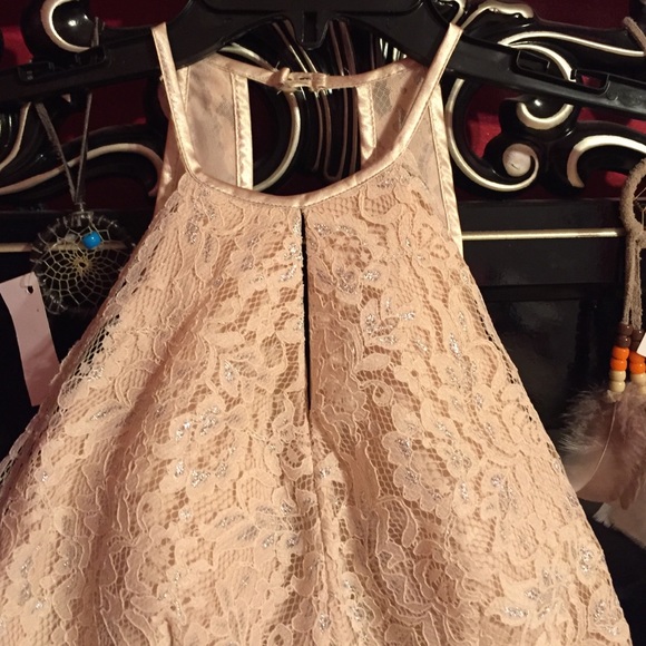 Wore once and won't wear it again. 👠 - Picture 2 of 4