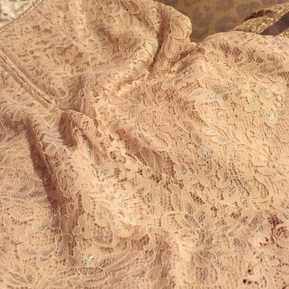 Wore once and won't wear it again. 👠 - Picture 4 of 4