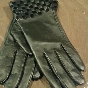 A ETIENNE AIGNER 100 % LEATHER GLOVES