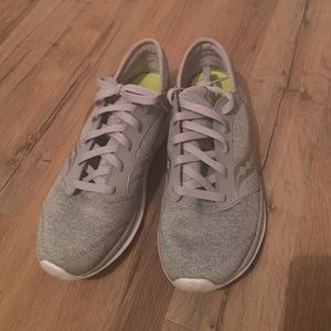 Saucony Kineta Relay