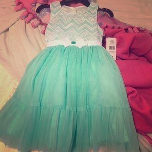 Torquouize and white dress