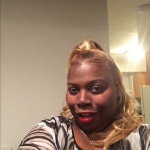 Meet your Posher, Latisha