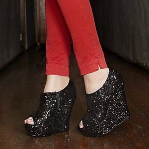 *SALE*Sequin Covered WOAH By Steve Madden ❤️😍