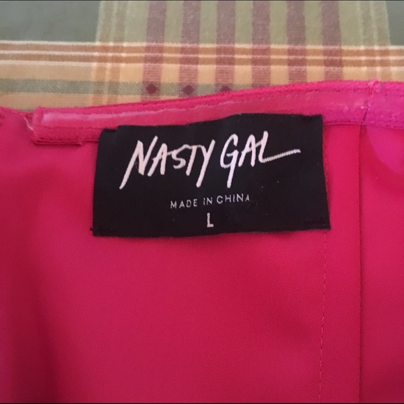 ❤️💖NASTY GAL DEEP V STRAPLESS TUBE DRESS💖❤️ - Picture 4 of 4