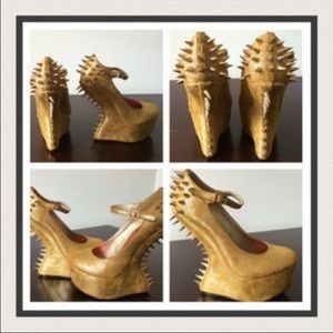Golden "naughty" girl heelless pumps