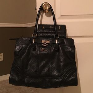 Guess purse and wallet.