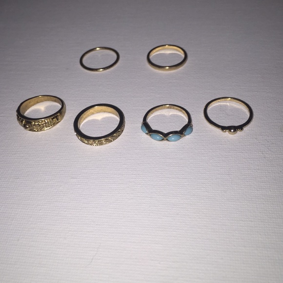 Set of 5 rings, from forever21. Size -7 - Picture 2 of 4