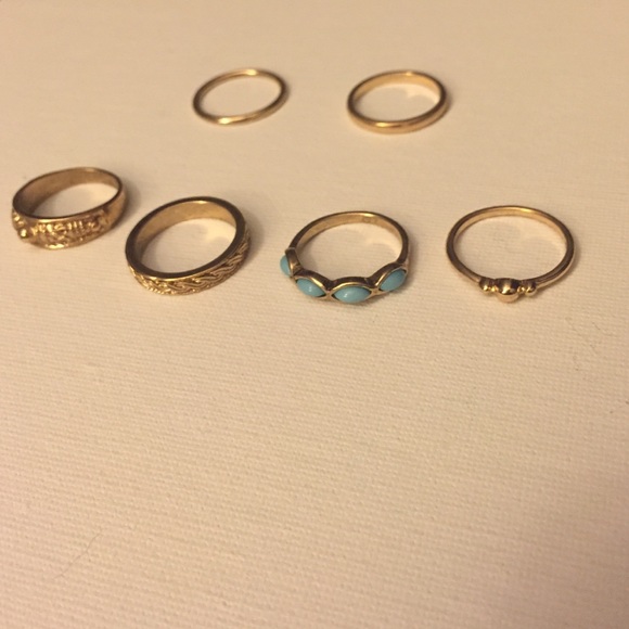 Set of 5 rings, from forever21. Size -7 - Picture 3 of 4