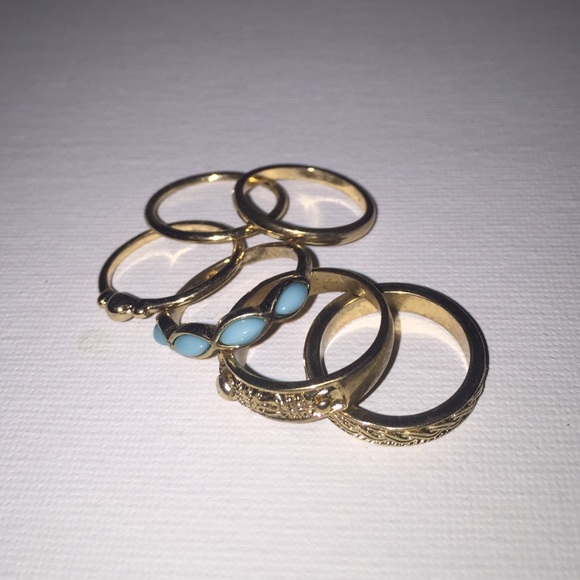 Set of 5 rings, from forever21. Size -7 - Picture 4 of 4