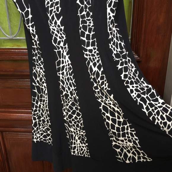 Knit dress. Black and white print. - Picture 3 of 3