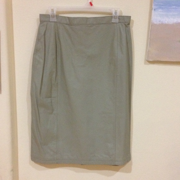 Prezzia light green leather skirt