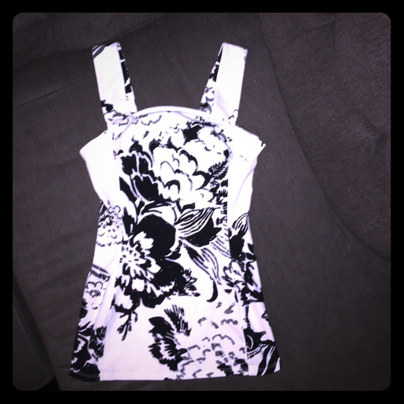 NWT Express tank, built-in bra