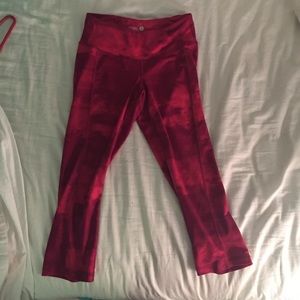 Maroon Old Navy activewear Capri leggings