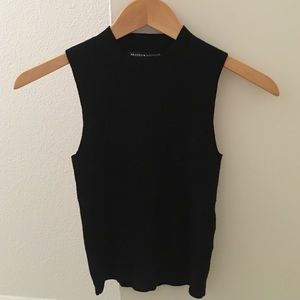 ✨price firm✨bandy melville knit top (one size)