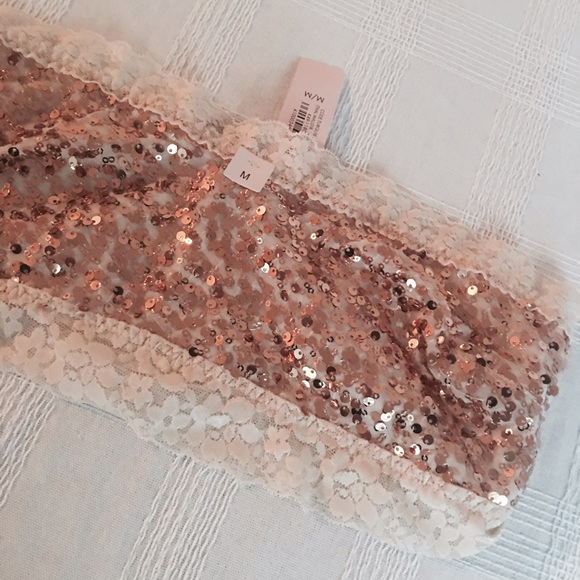 ✨NEW GOLD BANDEAU✨ - Picture 2 of 4