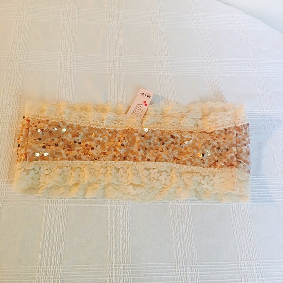 ✨NEW GOLD BANDEAU✨ - Picture 3 of 4