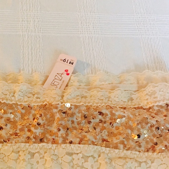 ✨NEW GOLD BANDEAU✨ - Picture 4 of 4