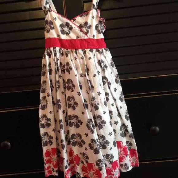 Girls dress size 3t White with black & red flowers