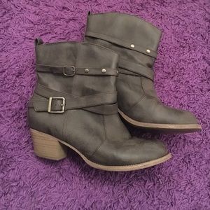 Brown cowgirl booties