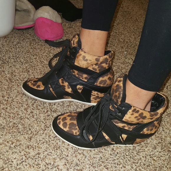 🕒🕛🕛 Cute Cheetah wedge tennis shoes