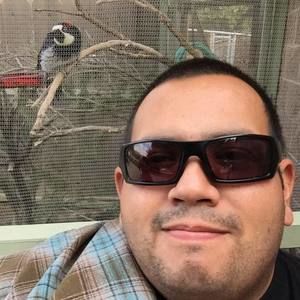 Meet your Posher, Dom