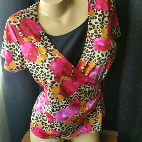 8 $ SALE! Sophisticated Animal Print Floral Top L - Picture 4 of 4