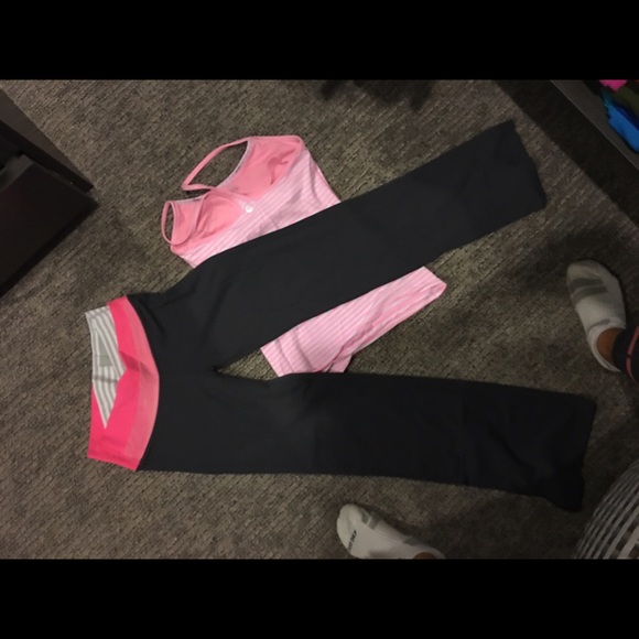 One hour flash saleLululemon bundle top and bottom - Picture 1 of 3
