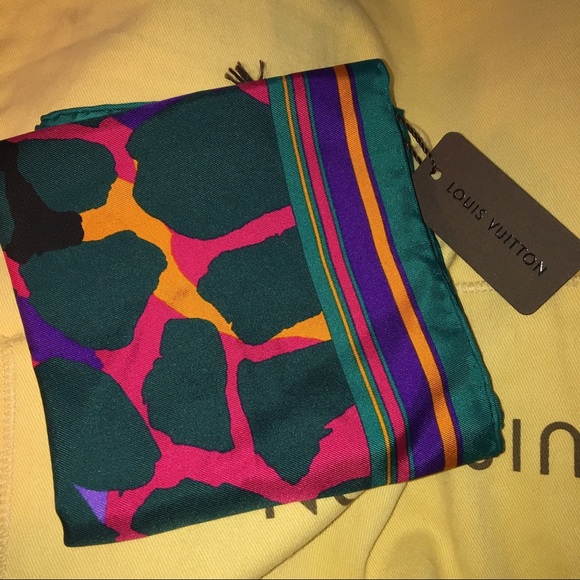 Nwt Louis Vuitton silk giraffe scarf - Picture 4 of 4