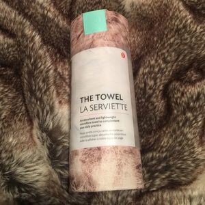 NWT lululemon The Towel printed animal fur 🦁