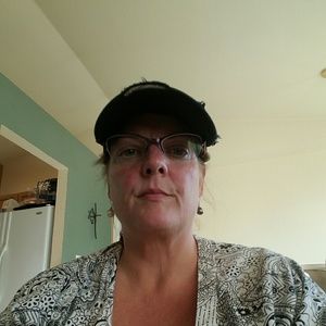 Meet your Posher, Debbie