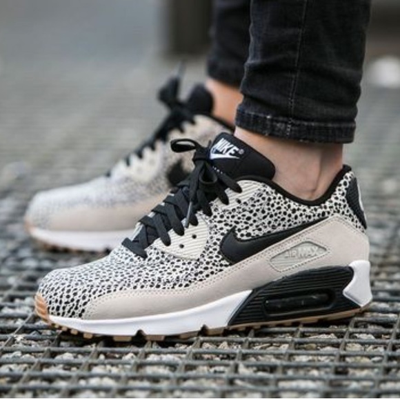 Nike Shoes - 💥New💥 NIKE Air Max 90 Premium ~ wht/blk/gum
