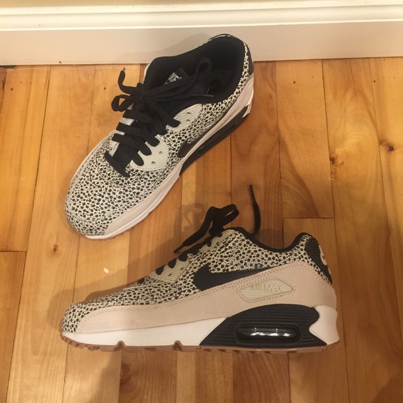 💥New💥 NIKE Air Max 90 Premium ~ wht/blk/gum - Picture 2 of 4