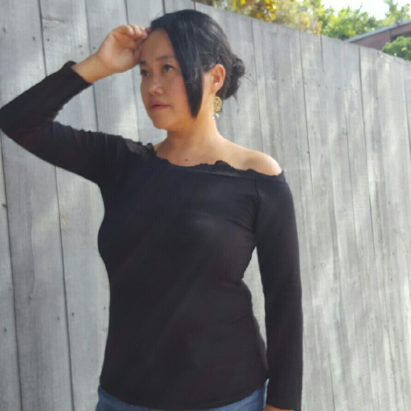 Black lace trim off the shoulder long sleeve top - Picture 3 of 4