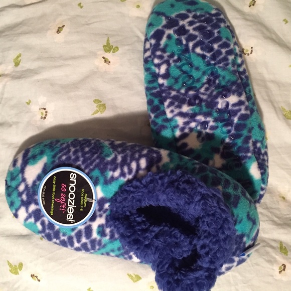 NWT Snoozie House Slippers