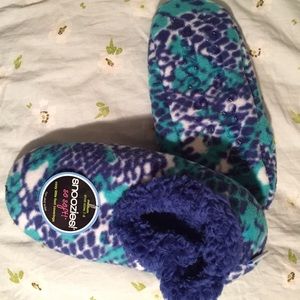 NWT Snoozie House Slippers