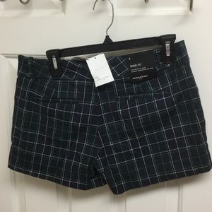 Banana Republic - NWT - Shorts "Ryan" fit.