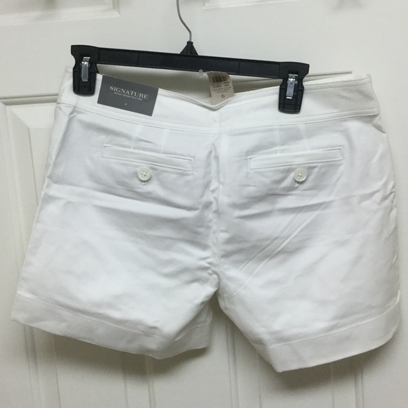 Ann Taylor - NWT - Signature fit, shorts.
