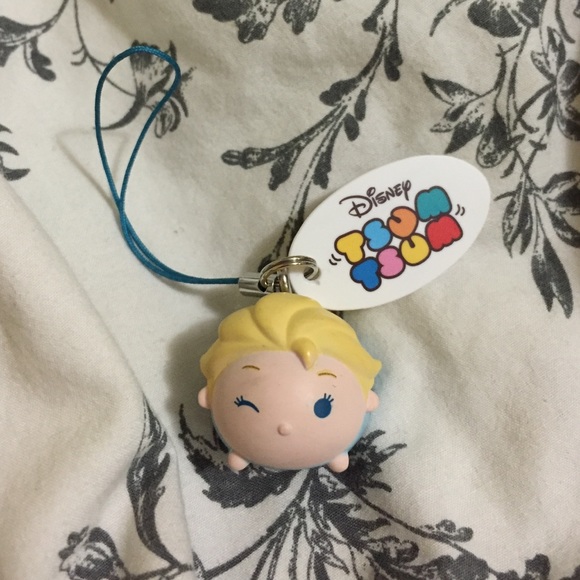 ❄WINKING ️ELSA FROZEN TSUM TSUM KEYCHAIN ❄️