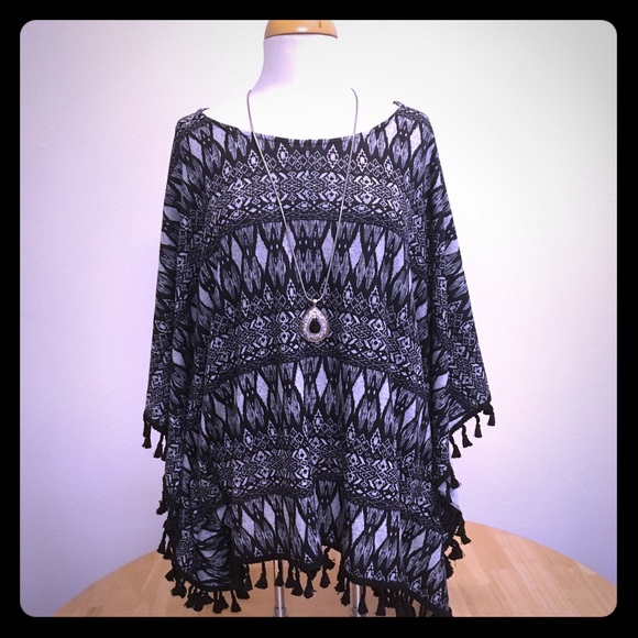 ❤️ NEW *Maddison* Poncho Size XL, Tribal Pattern!
