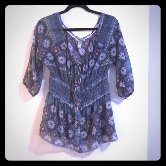 💙 Flirty American Rag Size L Blue Floral Top