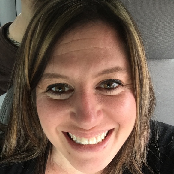 Meet your Posher, Jennifer - Picture 1 of 1