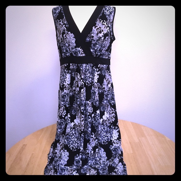 Cute NWOT Black & White Paisley MAXI Dress Size XL