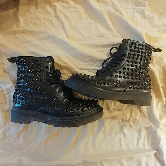 Combat boots