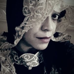 Meet your Posher, Amina