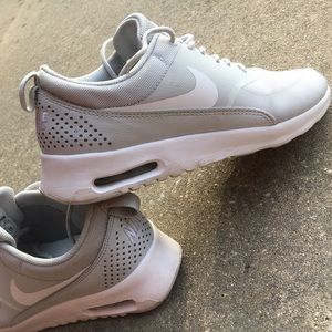 Nike Air Max Theas 👟 Like new!!