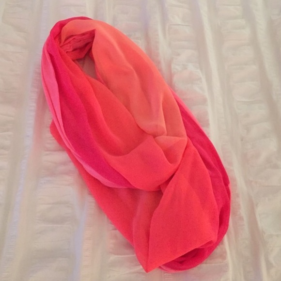 EXPRESS Infinity Scarf