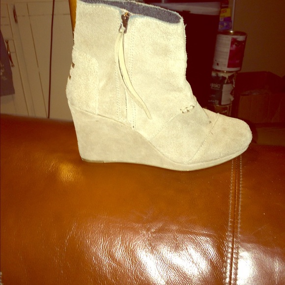 Toms suede tassel booties