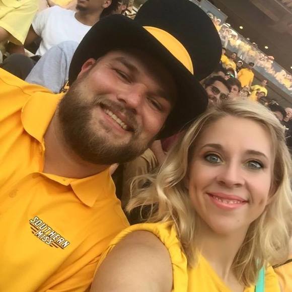 Meet your Posher, Courtney